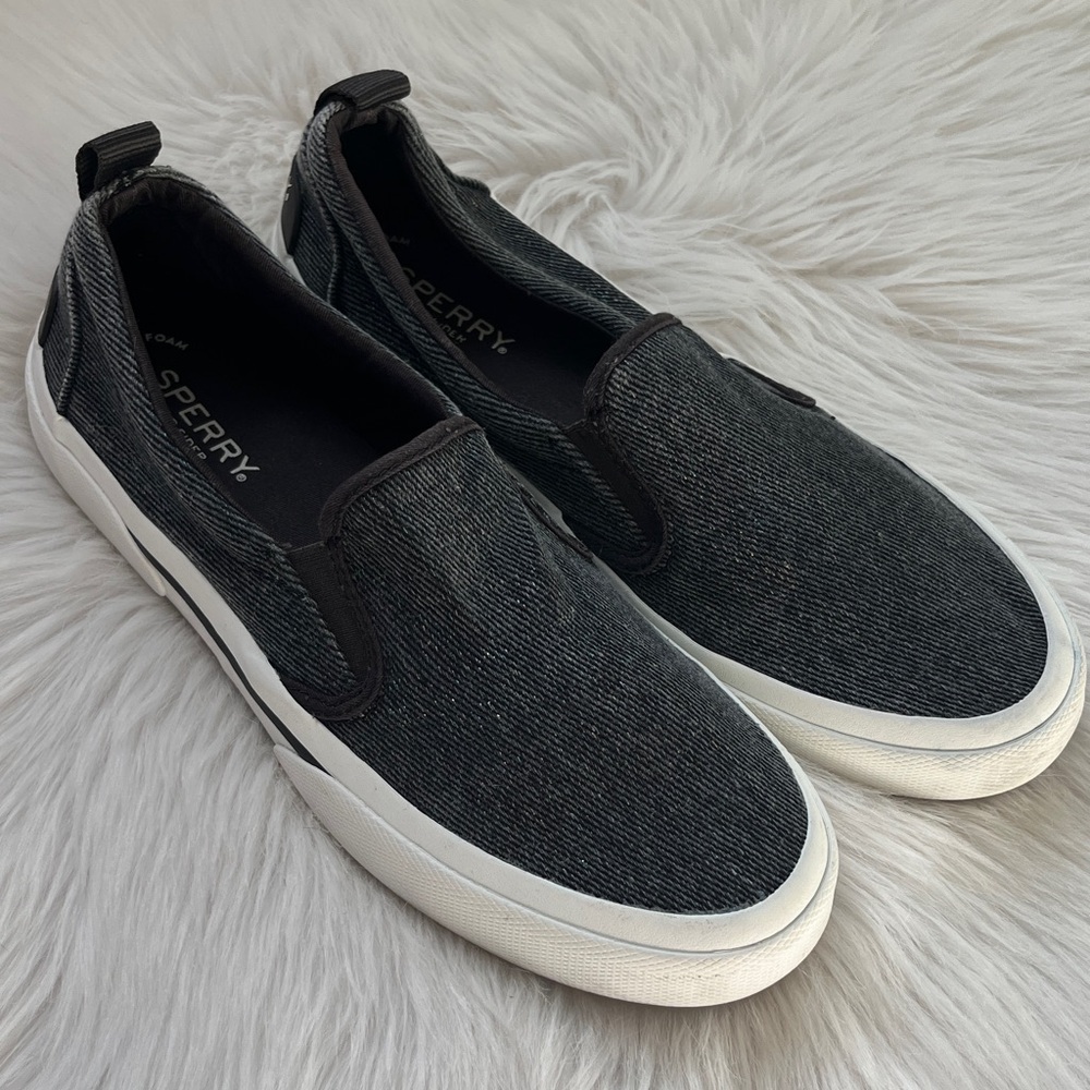 Sperry metallic slip on 9